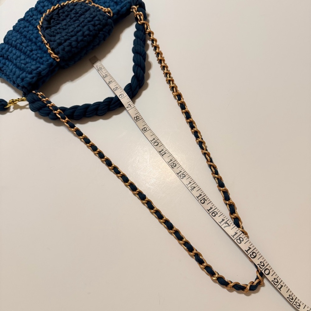 Crochetted handmade crossbody/shoulder bag in teal green, gold tone metal chain - Picture 6 of 10